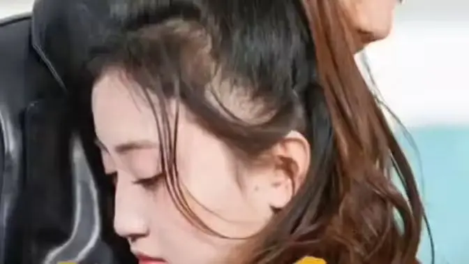 《新版：龙霸天下》影评：特效炸裂？情怀满满？带你揭秘这场史诗级奇幻冒险！